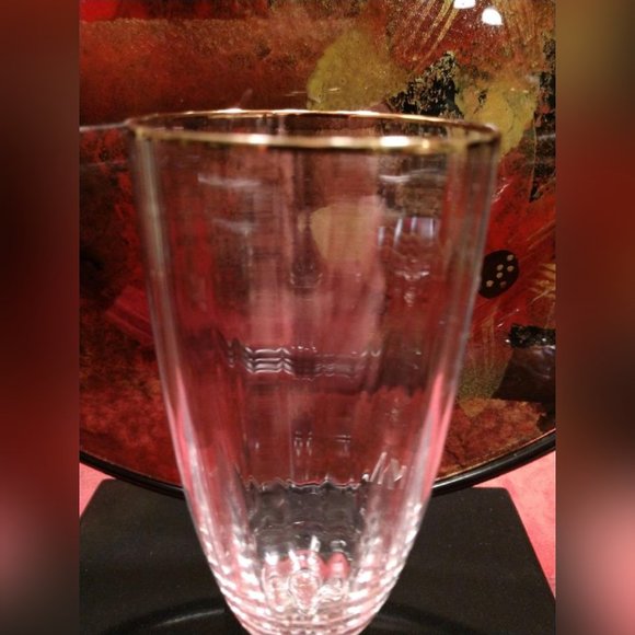 Pair of Gold-Rimmed Optic Illusion Champagne Glasses - Picture 2 of 5